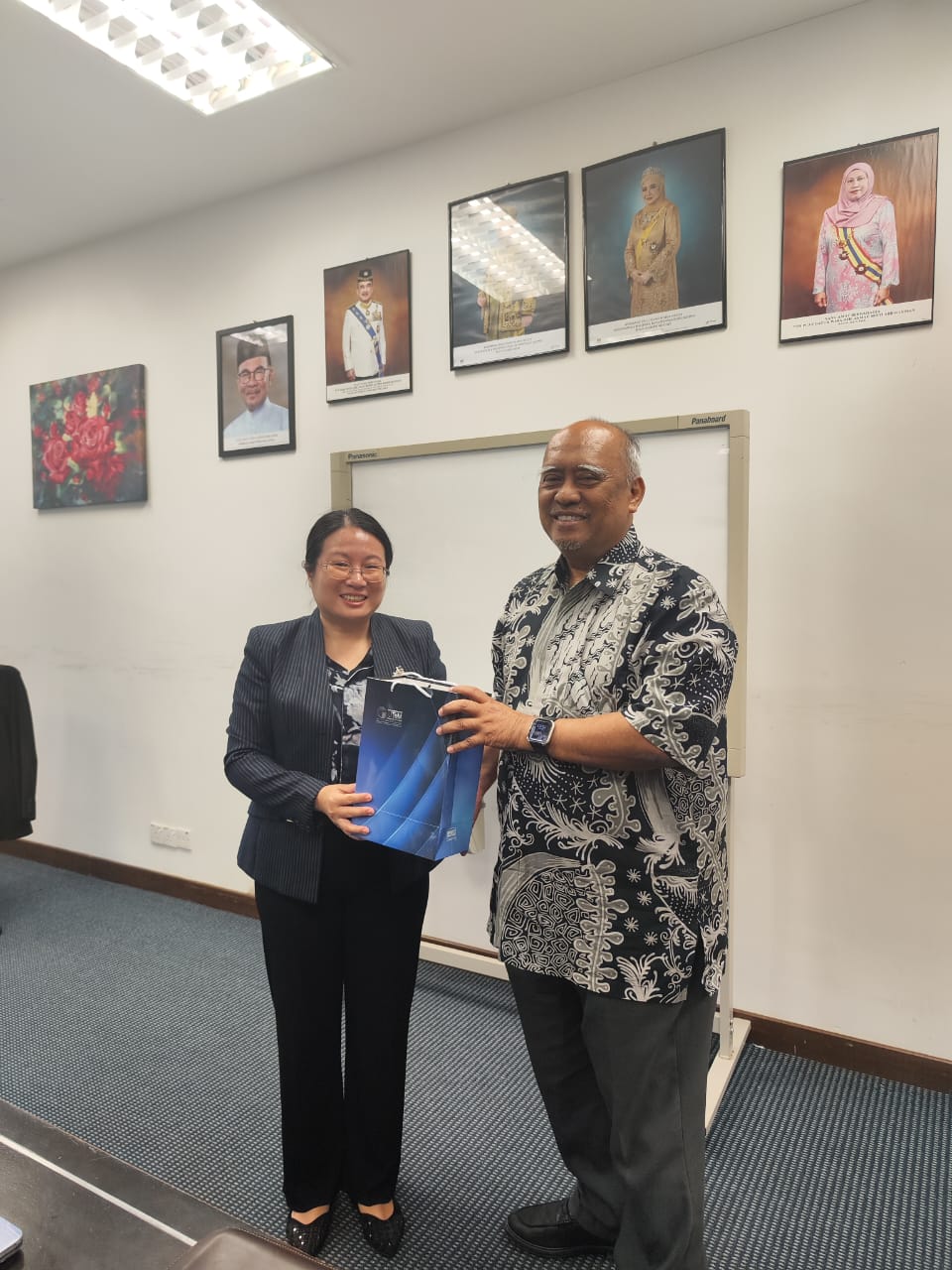 7f0e3bdf 1b54 4c7f 8396 e547863317f5